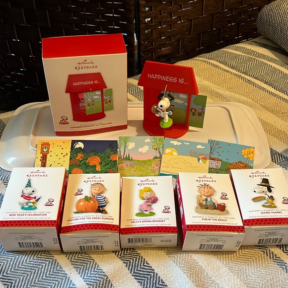 *Peanuts 12 Months of Fun* Collection - Picture 8 of 14